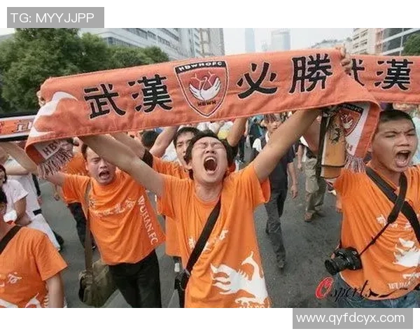 足球明星光临武汉光谷引发热潮球迷欢聚一堂共庆盛事