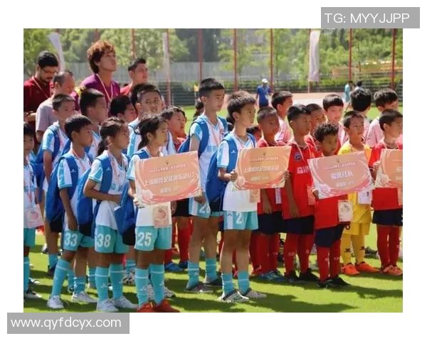 领取踢足球明星照片的独特机会让你与偶像亲密接触